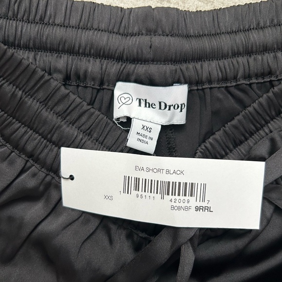 Silky stretch pull on short - Picture 4 of 4